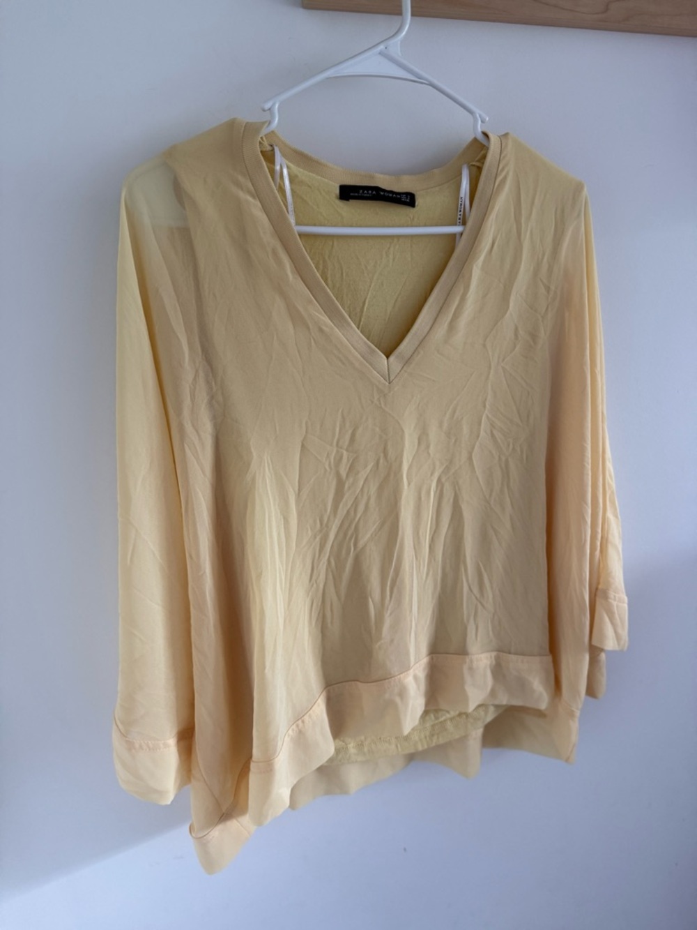 Zara Blouse with V-neck Butter Yellow Small - Picture 5 of 6